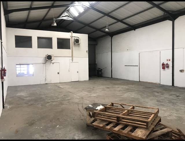 310M² FACTORY TO LET IN STIKLAND INDUSTRIAL